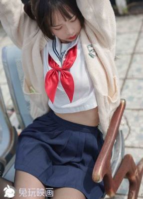 年轻女教师4hd中字免费观看