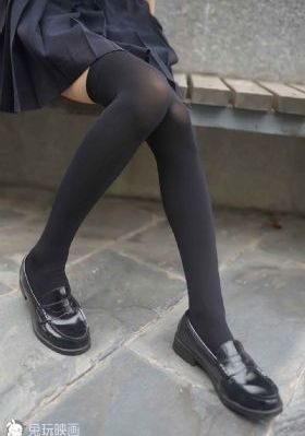 岳让我扒她内裤