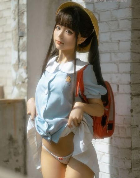 两男吮着她的花蒂尿的拍摄地点