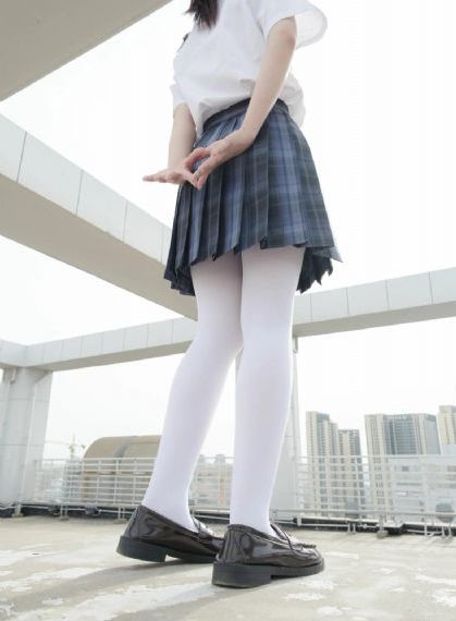 理伦片漂亮的女教师
