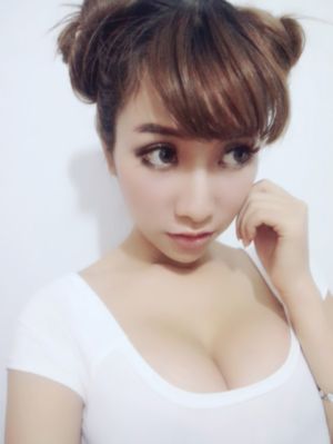 多个男人用振动器玩我视频