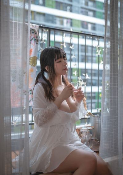校花喂我乳我脱她胸罩免费视频