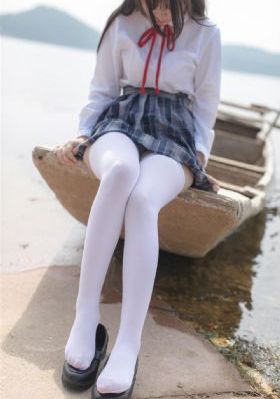 大胸隔壁女孩