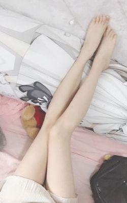 保姆三